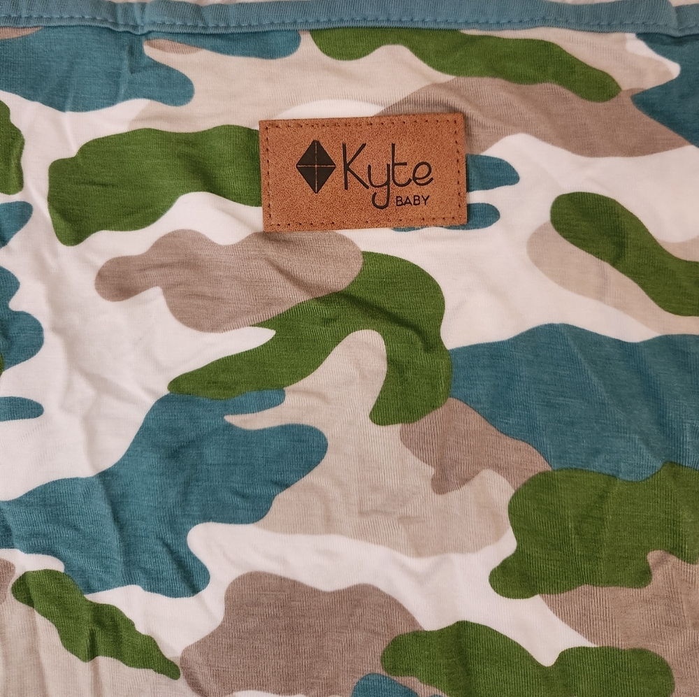 Kyte carseat/feed cover